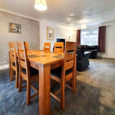 3 Bedroom House Amazon M90 Dunfermline Edinburgh Exterior foto