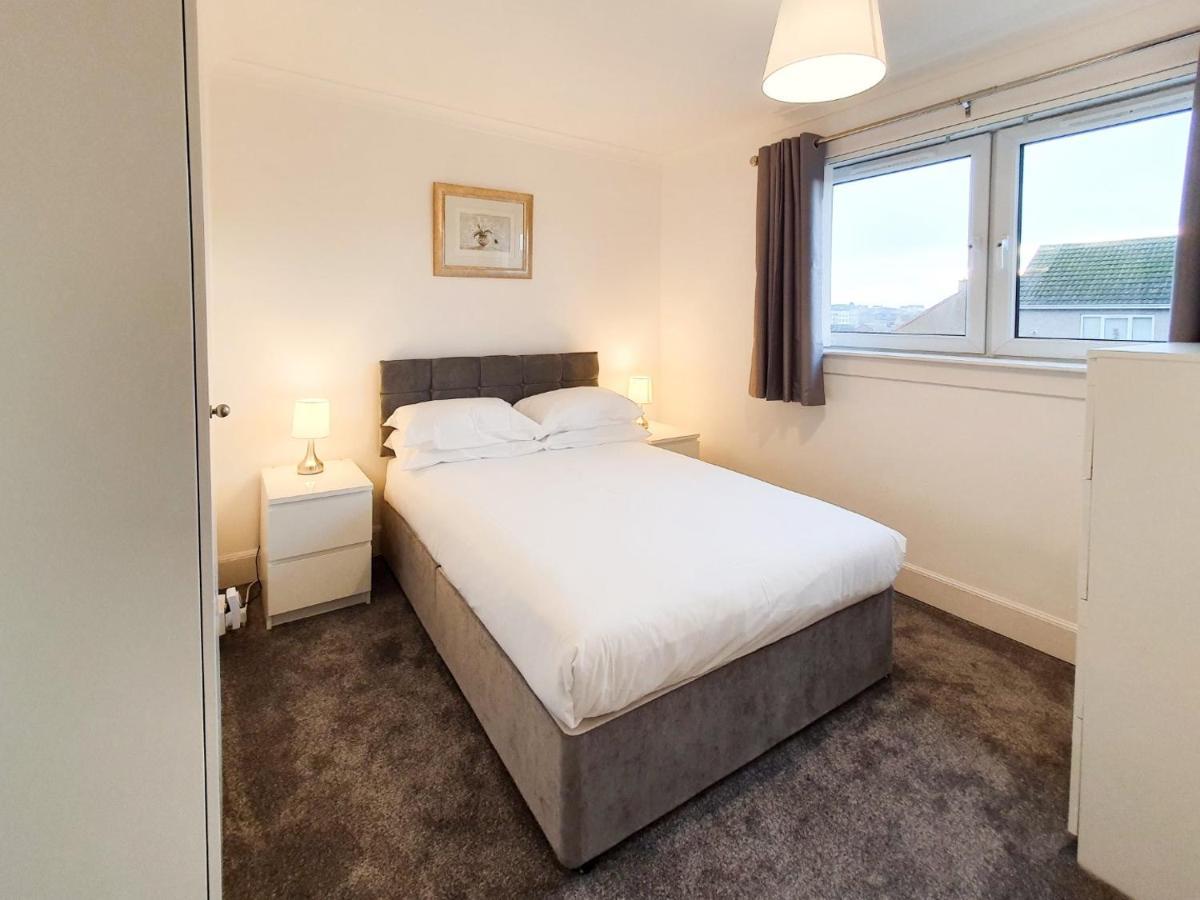 3 Bedroom House Amazon M90 Dunfermline Edinburgh Exterior foto