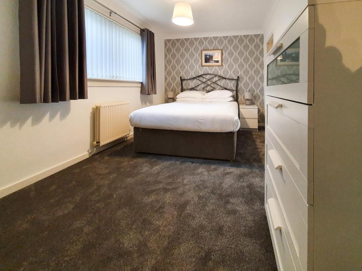 3 Bedroom House Amazon M90 Dunfermline Edinburgh Exterior foto