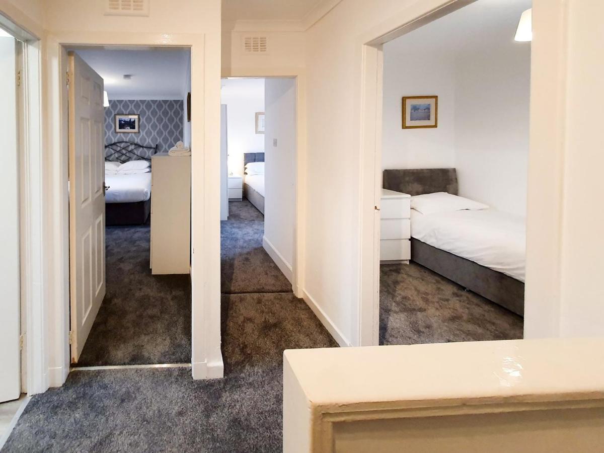 3 Bedroom House Amazon M90 Dunfermline Edinburgh Exterior foto